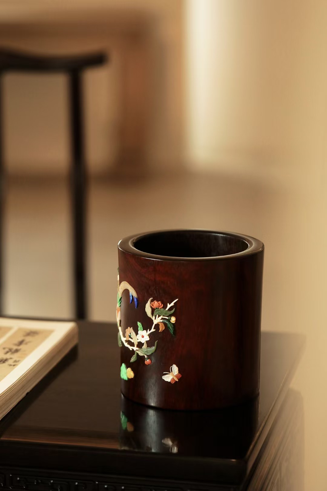 紫檀【齐梅祝寿】笔筒-7300