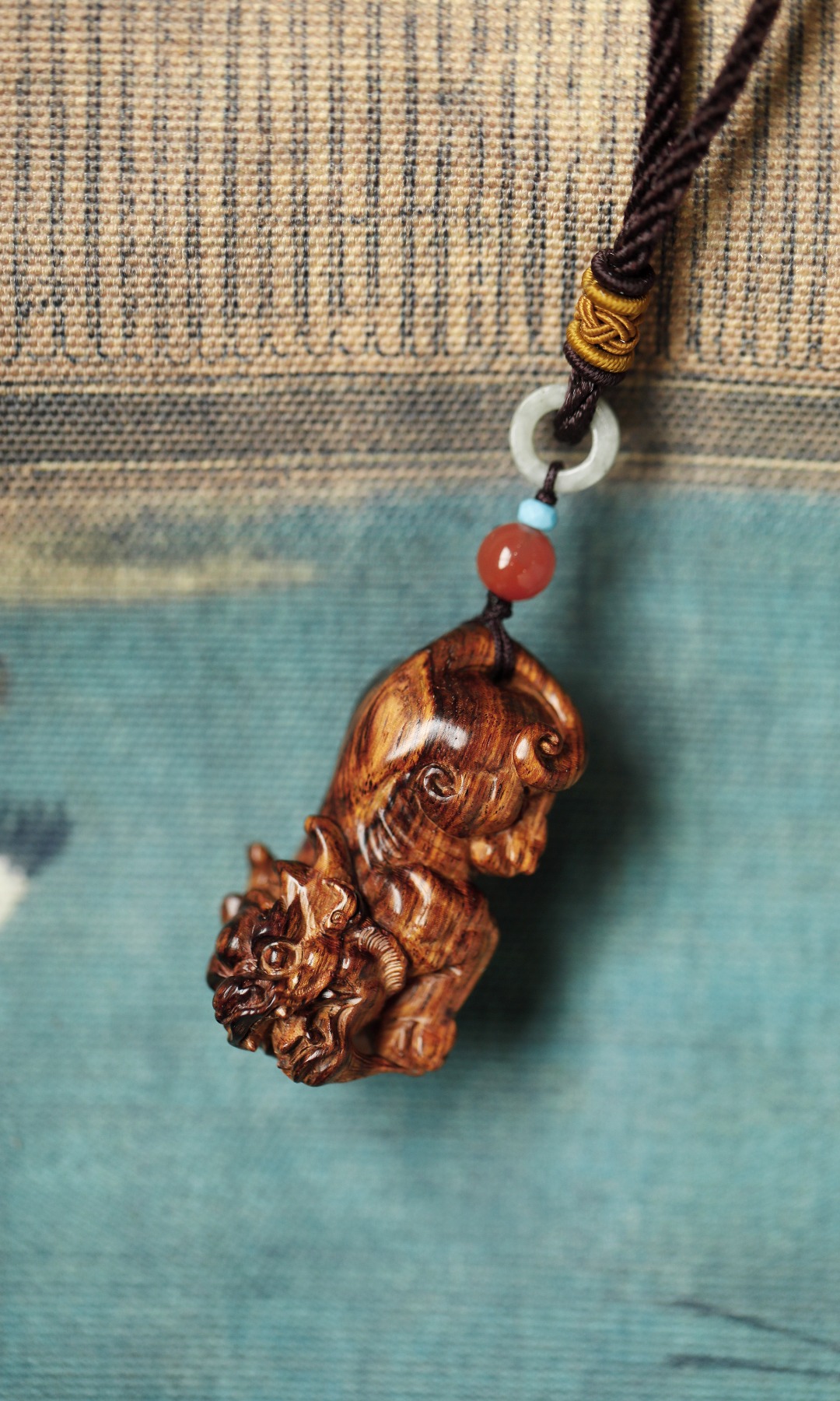 海黄【龙头貔貅】手把件
