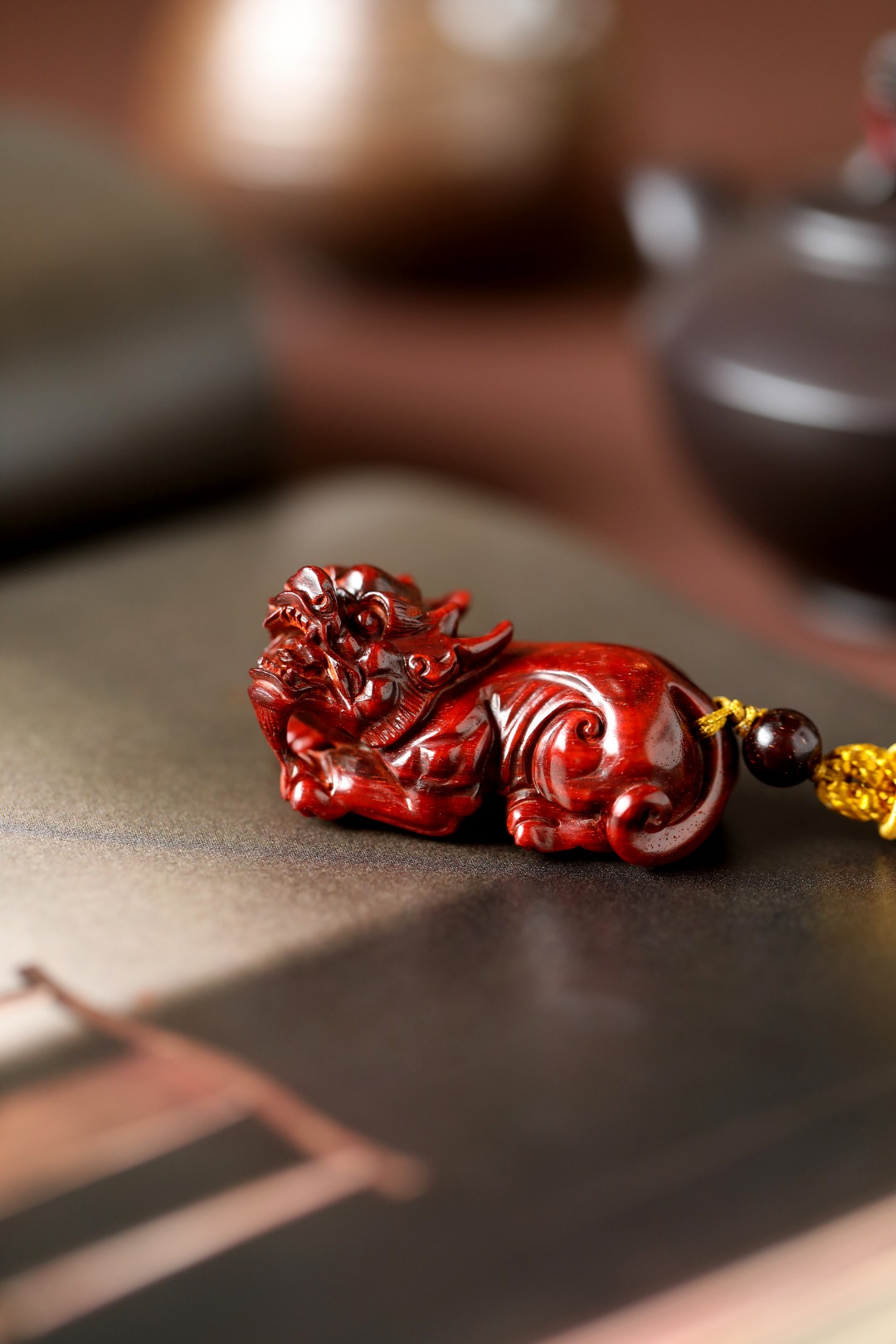 小叶紫檀【龙头貔貅】手把件
