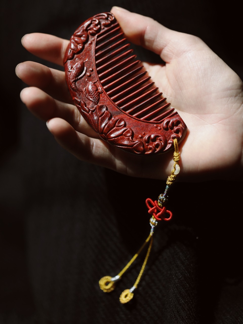 小叶紫檀【连年有余】木梳
