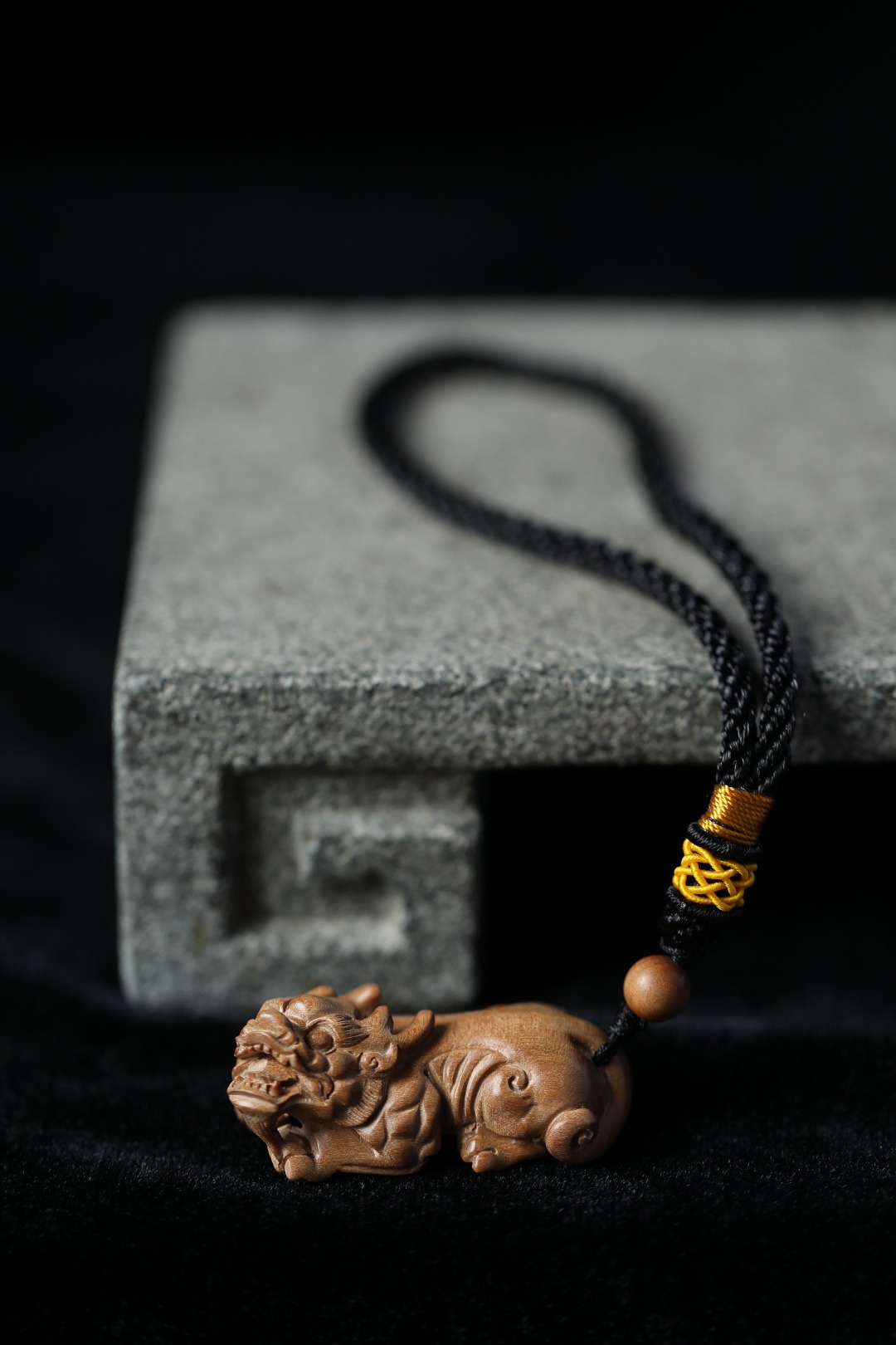 老山檀香【龙头貔貅】手把件
