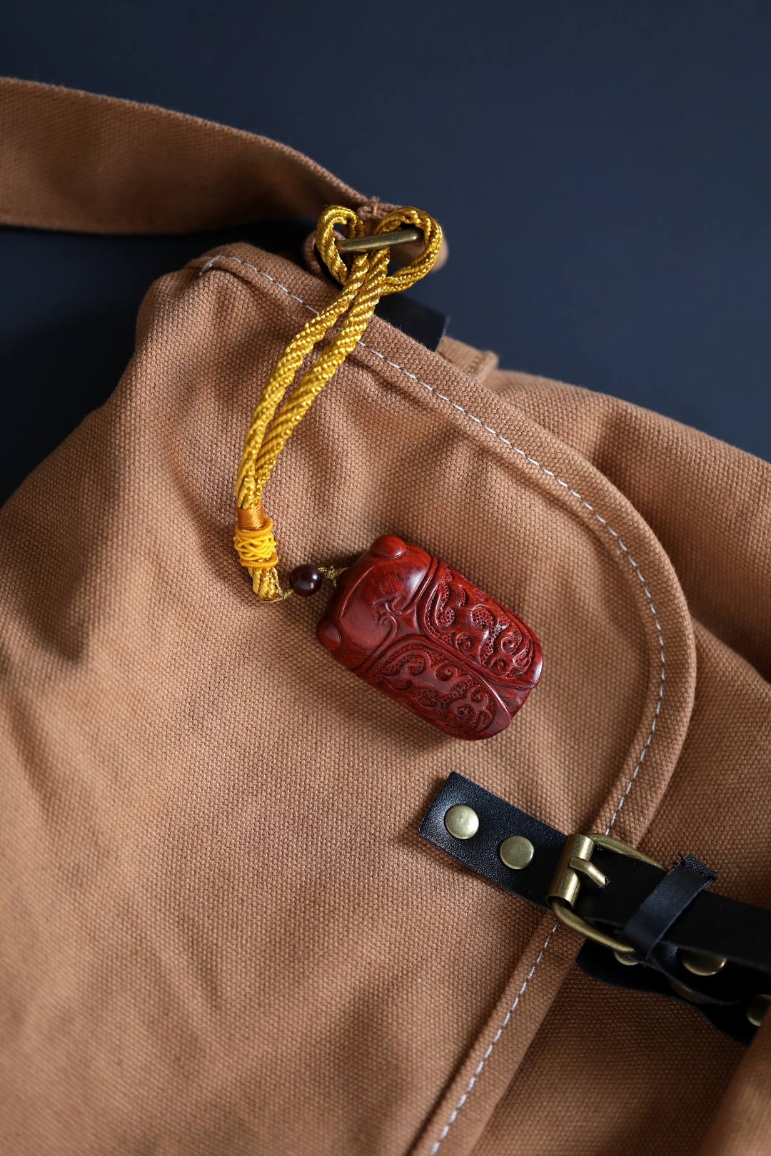 小叶紫檀 | 夔纹蝉 手把件
