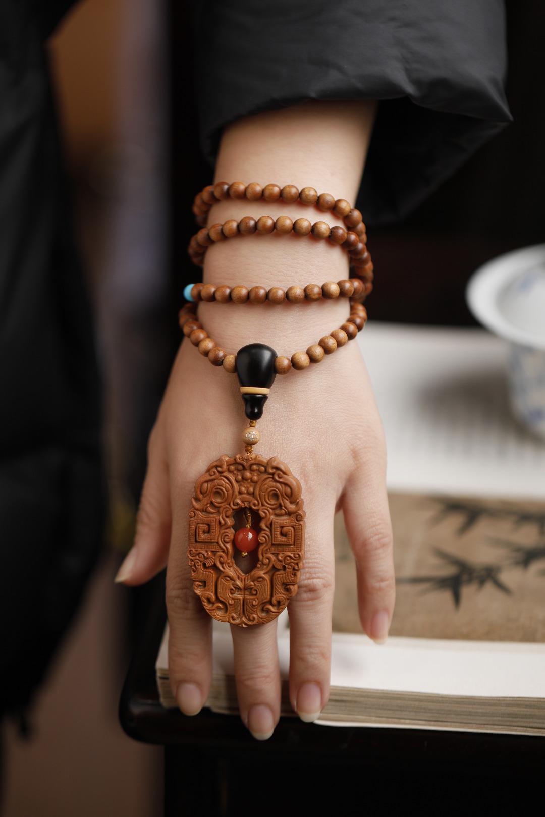 老山檀香【凤回路转】吊坠
