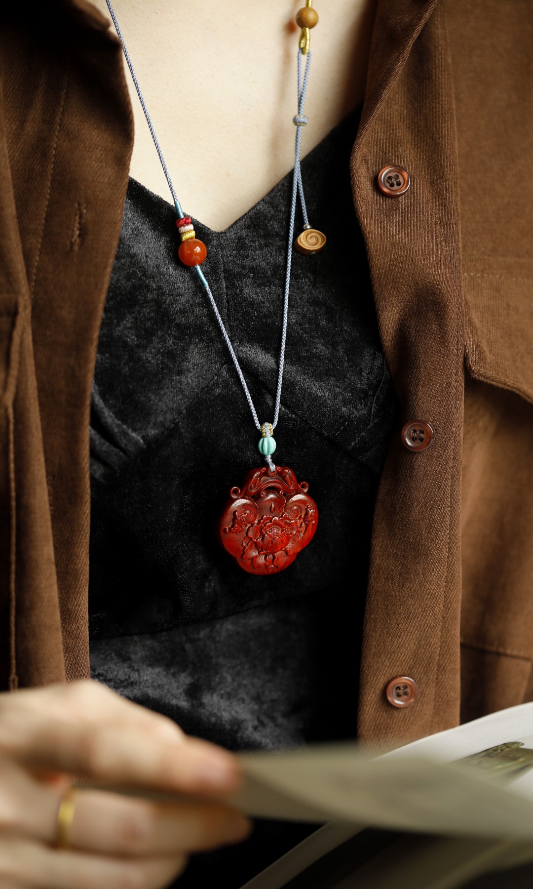 紫檀【花开富贵】吊坠
