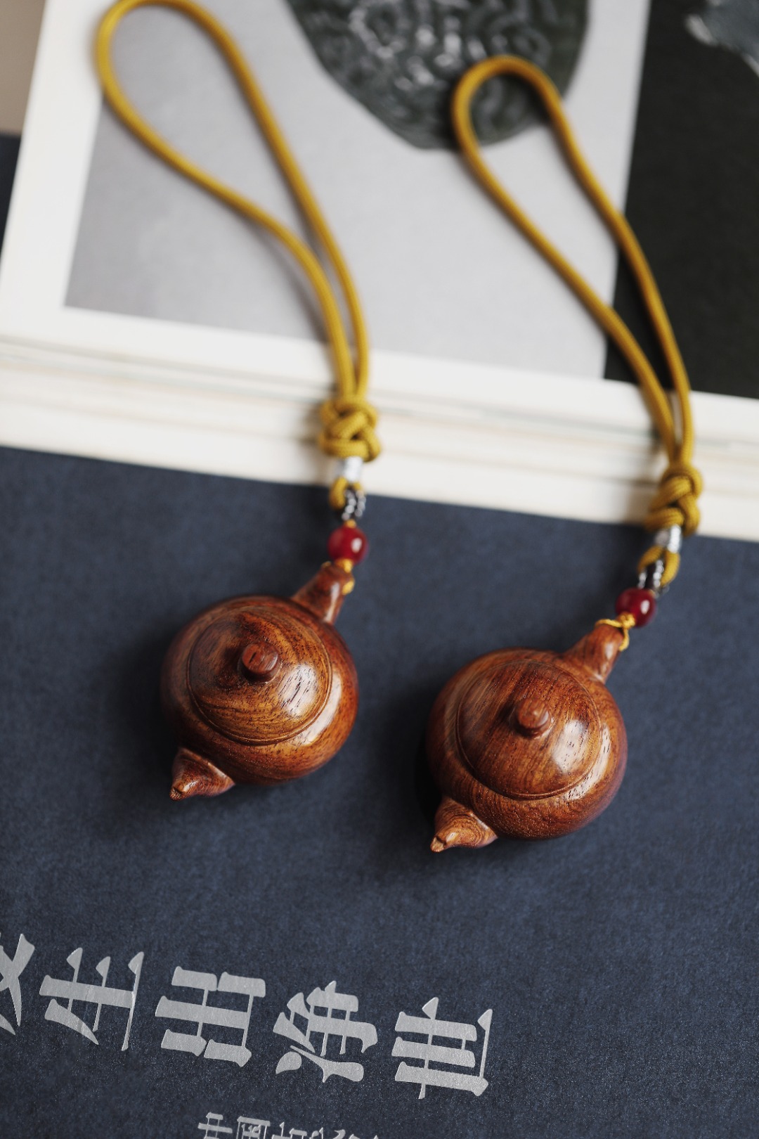 海黄 把把壶 手把件
