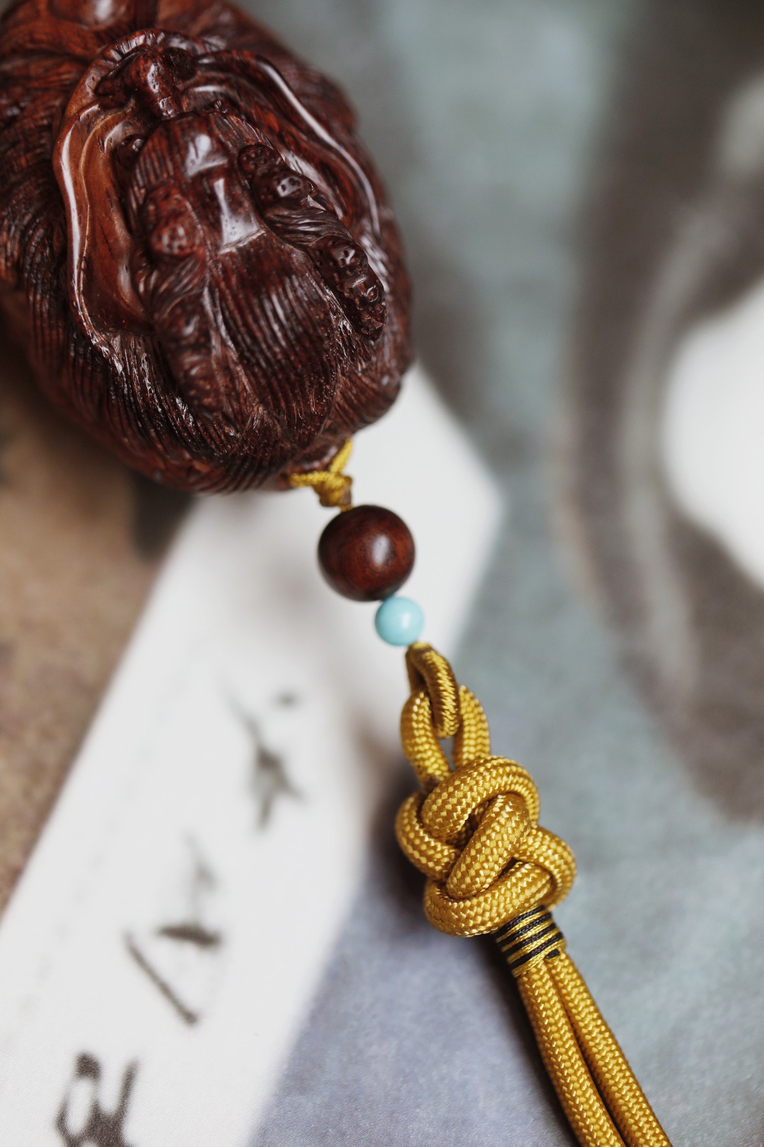 海黄【飞龙吐珠】手把件
