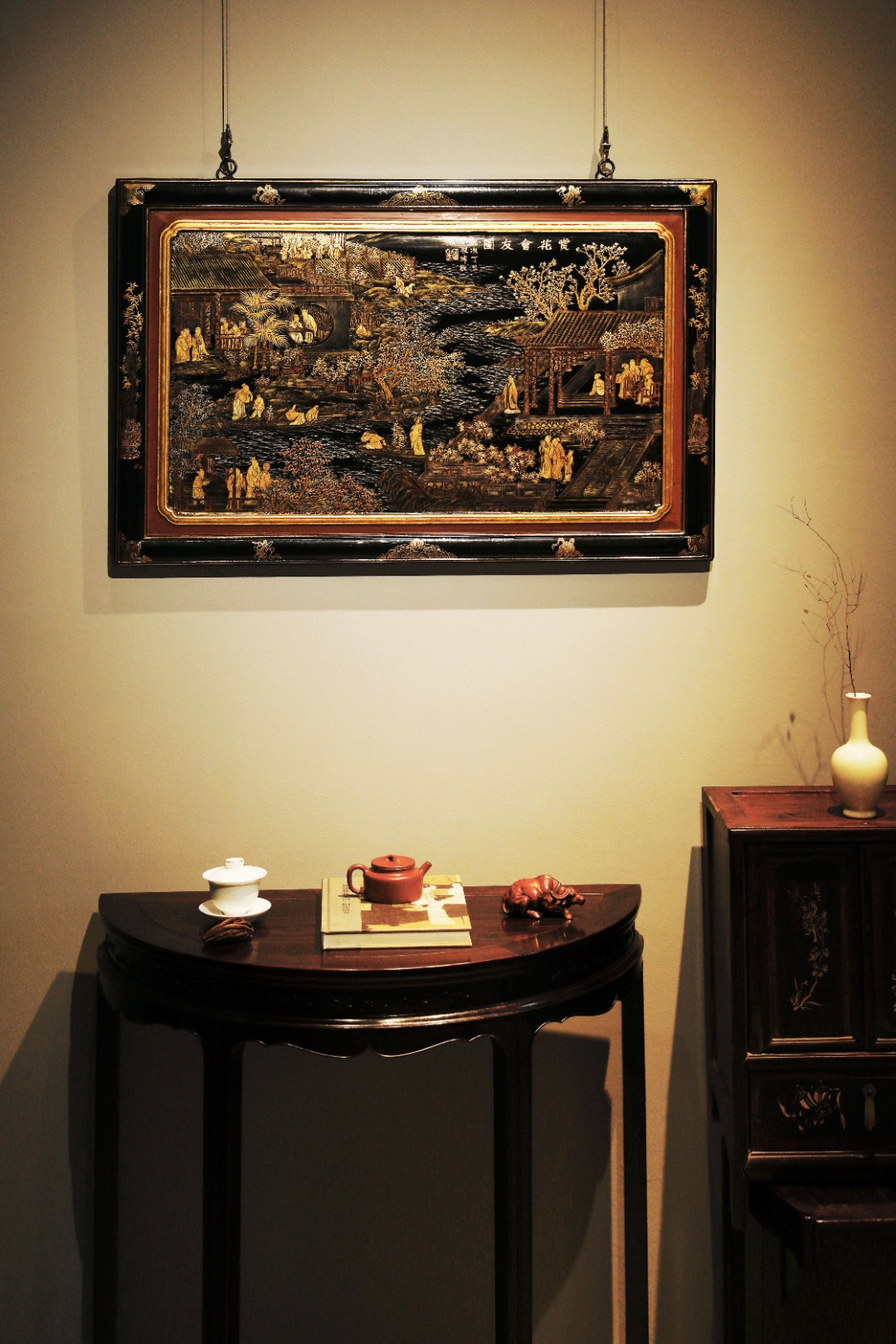 楠木x漆画【赏花会友图】挂屏 
