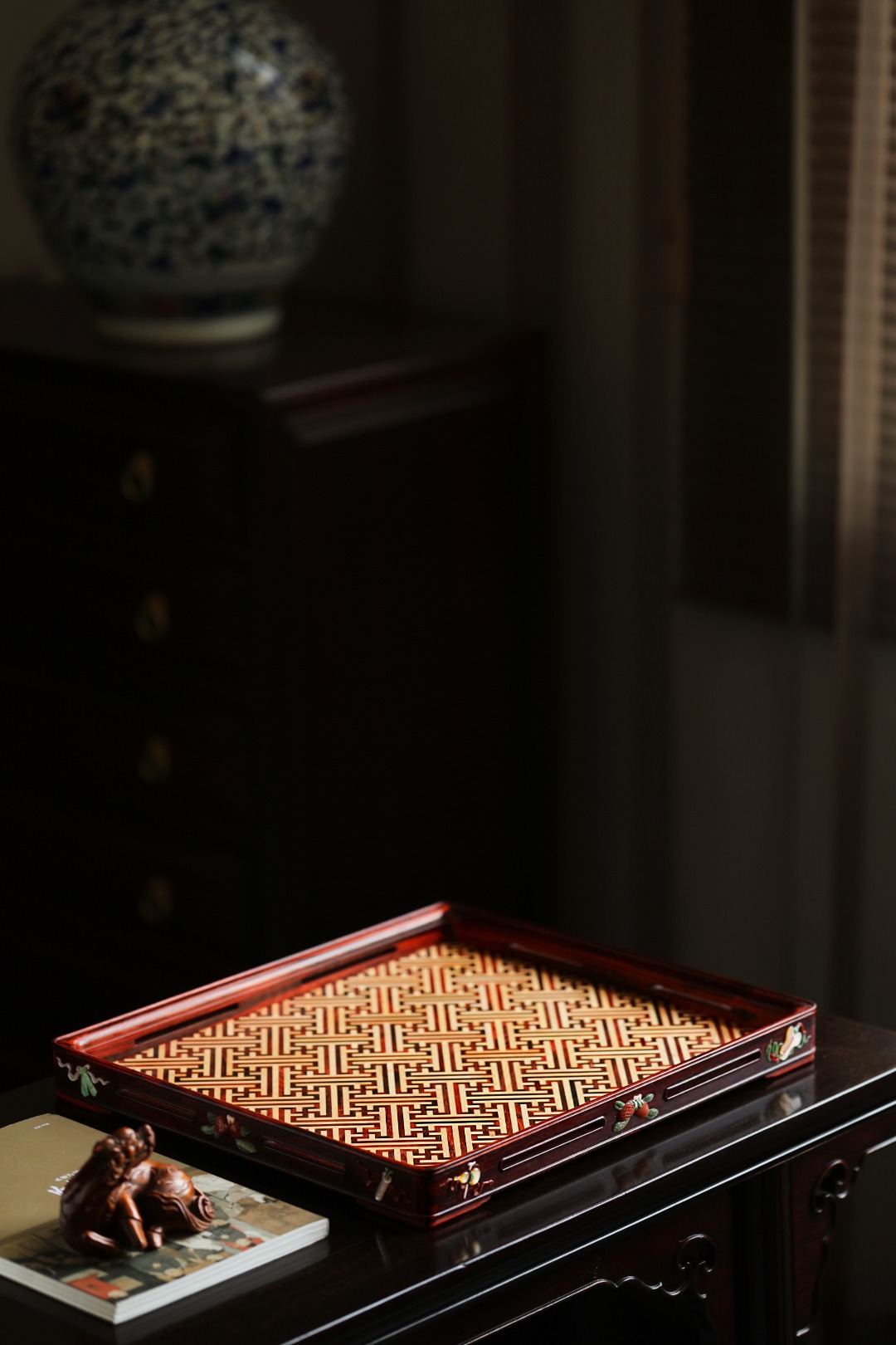 紫檀百宝嵌『万字锦地纹』文盘
