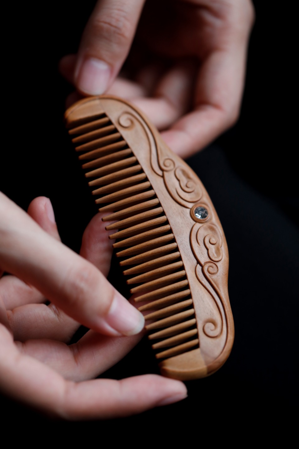 老山檀香【彩云纹】木梳
