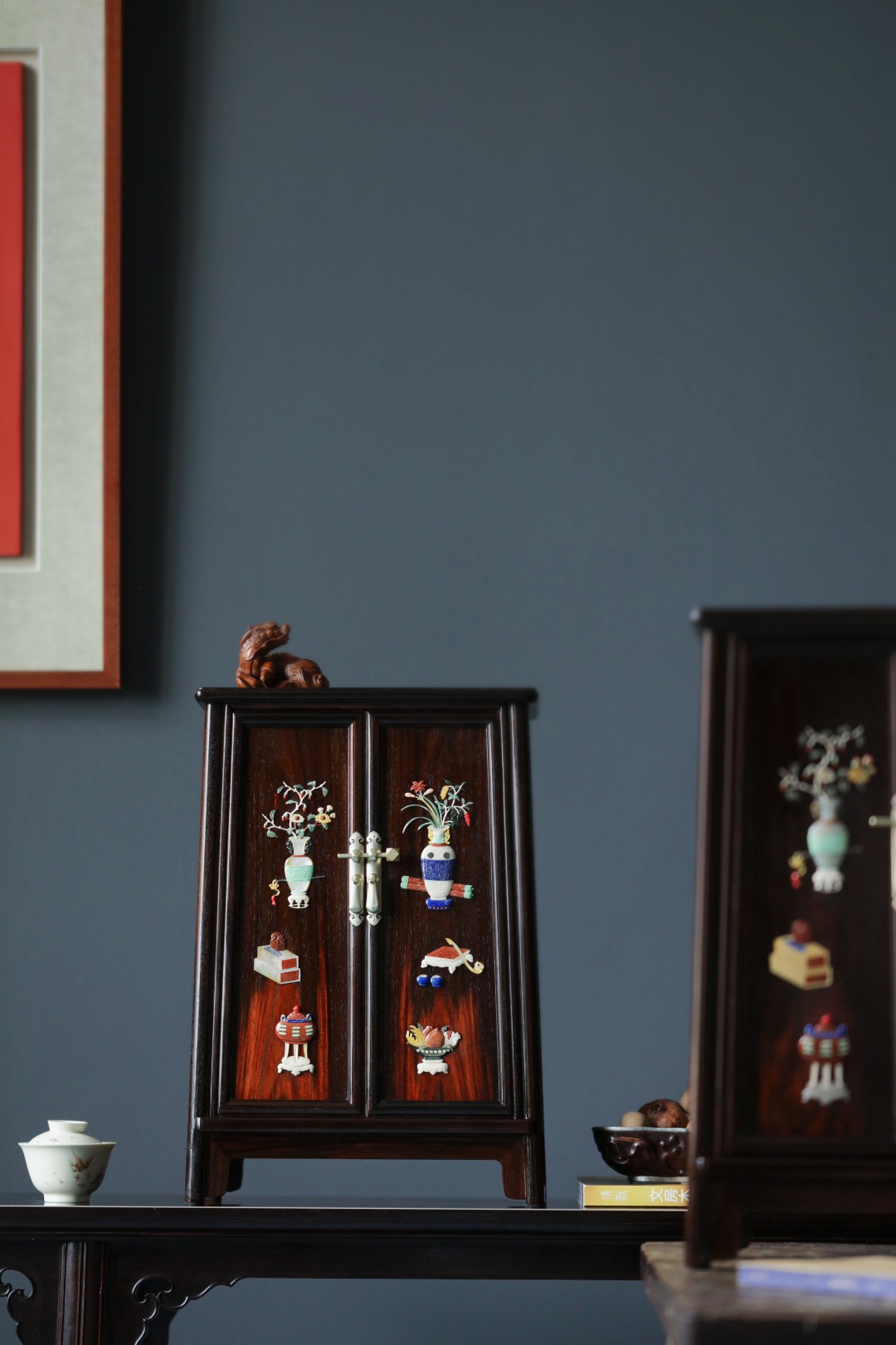 大红酸枝【清供博古图】圆角柜
