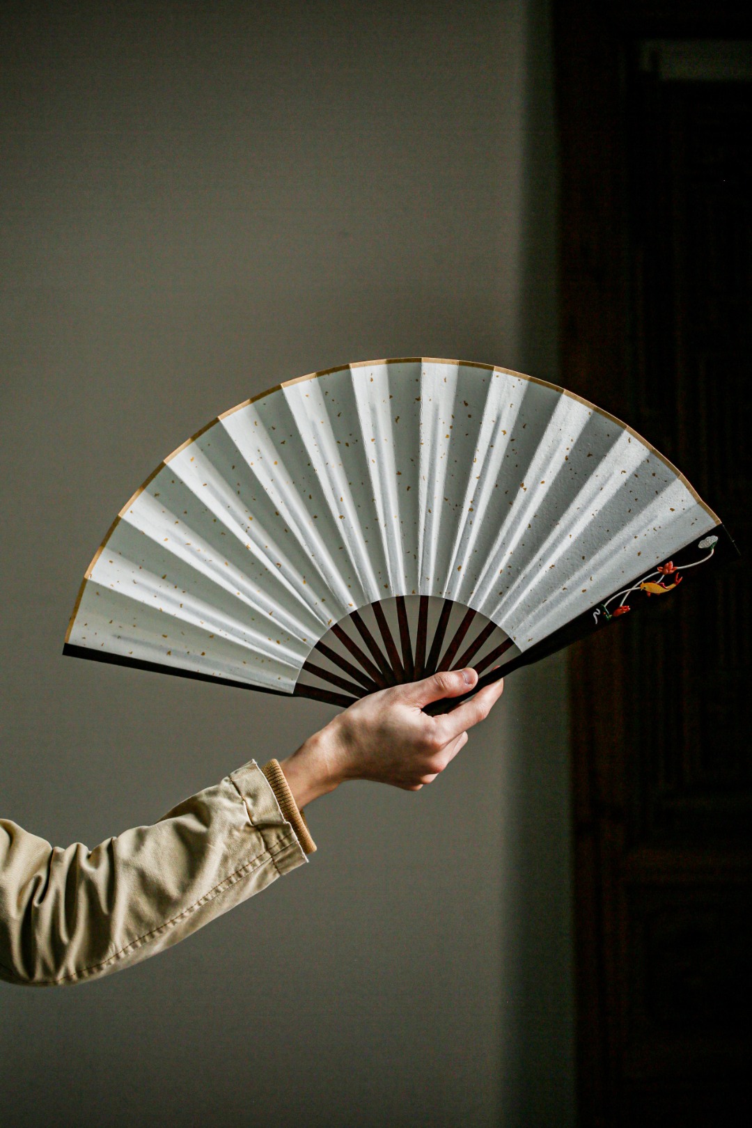 紫檀百宝嵌【连年有余】折扇
