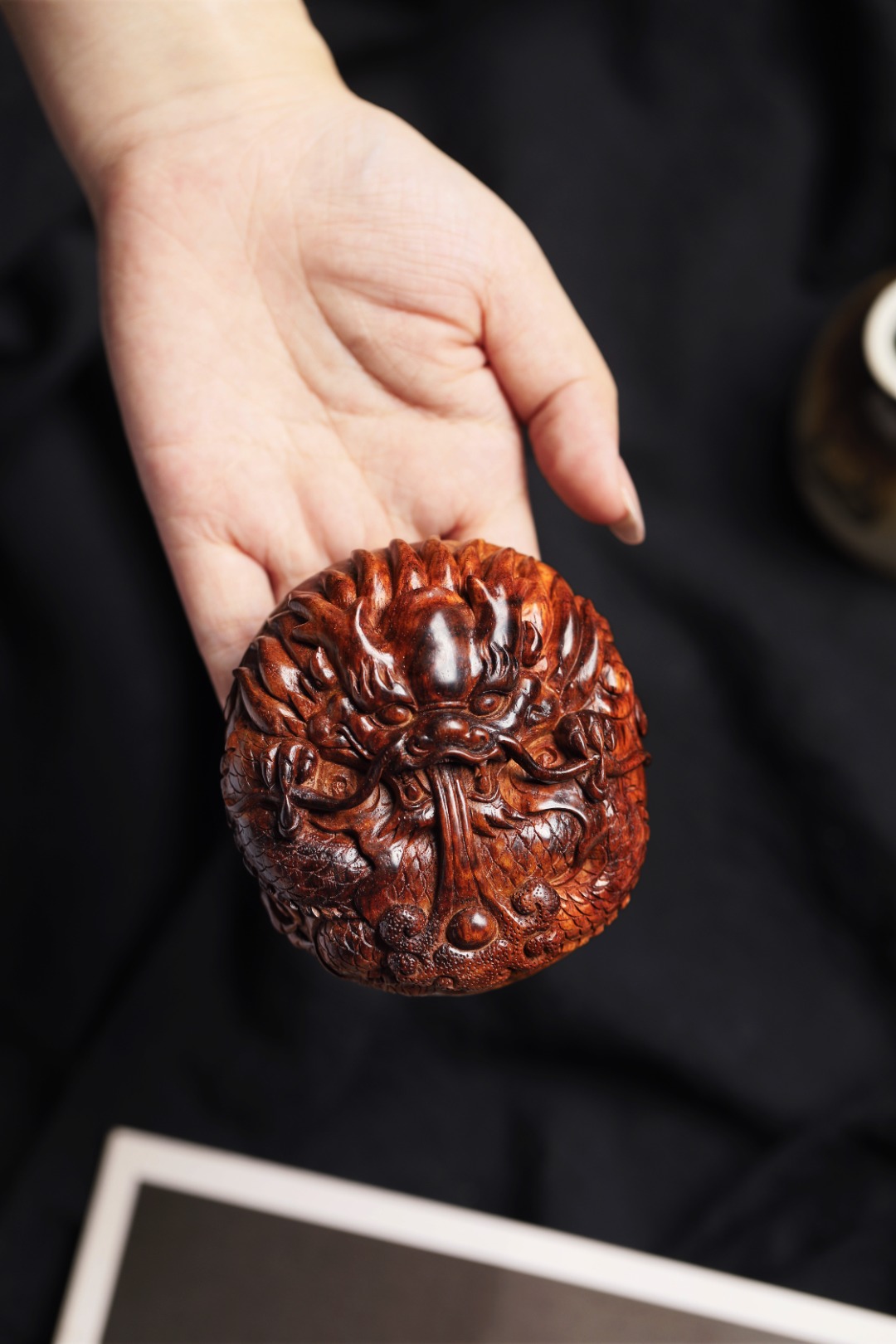 海黄【飞龙吐珠】把件
