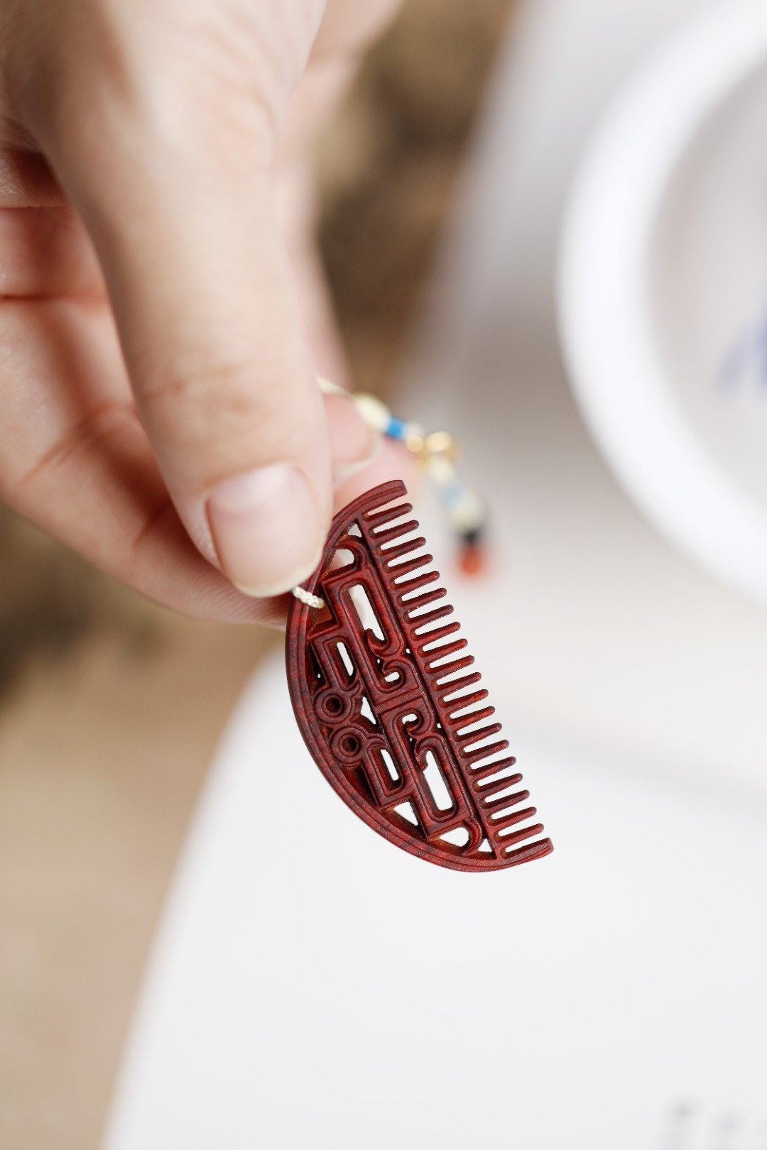 紫檀【半月梳】小把件
