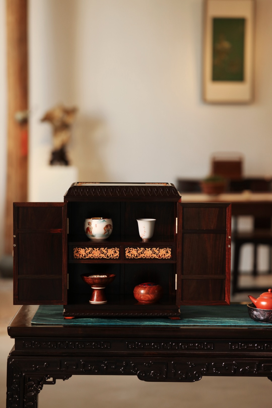 酸枝【西番莲如意纹】案上柜
