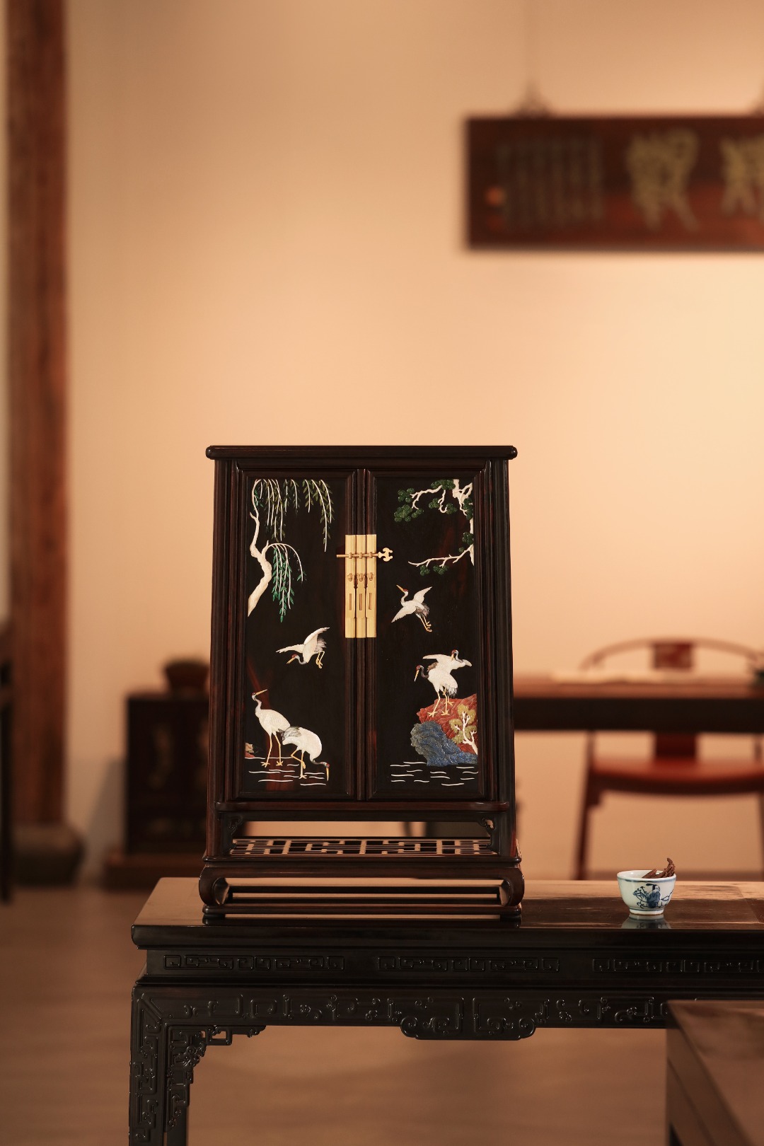 【松鹤延年】双层圆角柜
