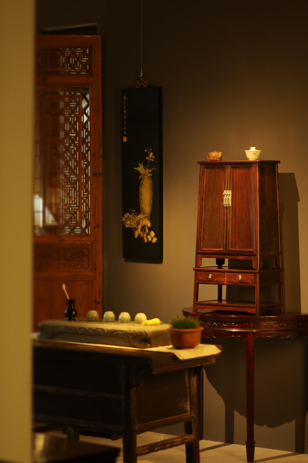 大红酸枝 【双层圆角柜】
