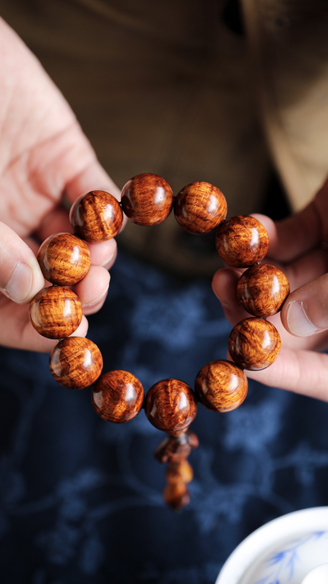 6172黄花梨满水波纹2.0老料手串 料质细腻 重约48g