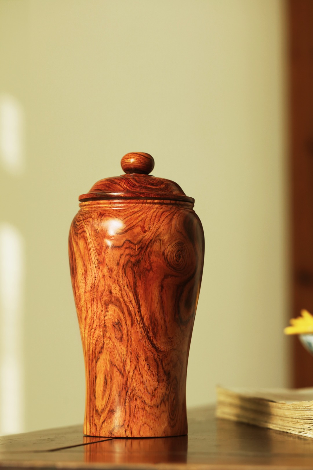 海黄 | 聚宝罐 直径9cm 高18.2cm 重517g
