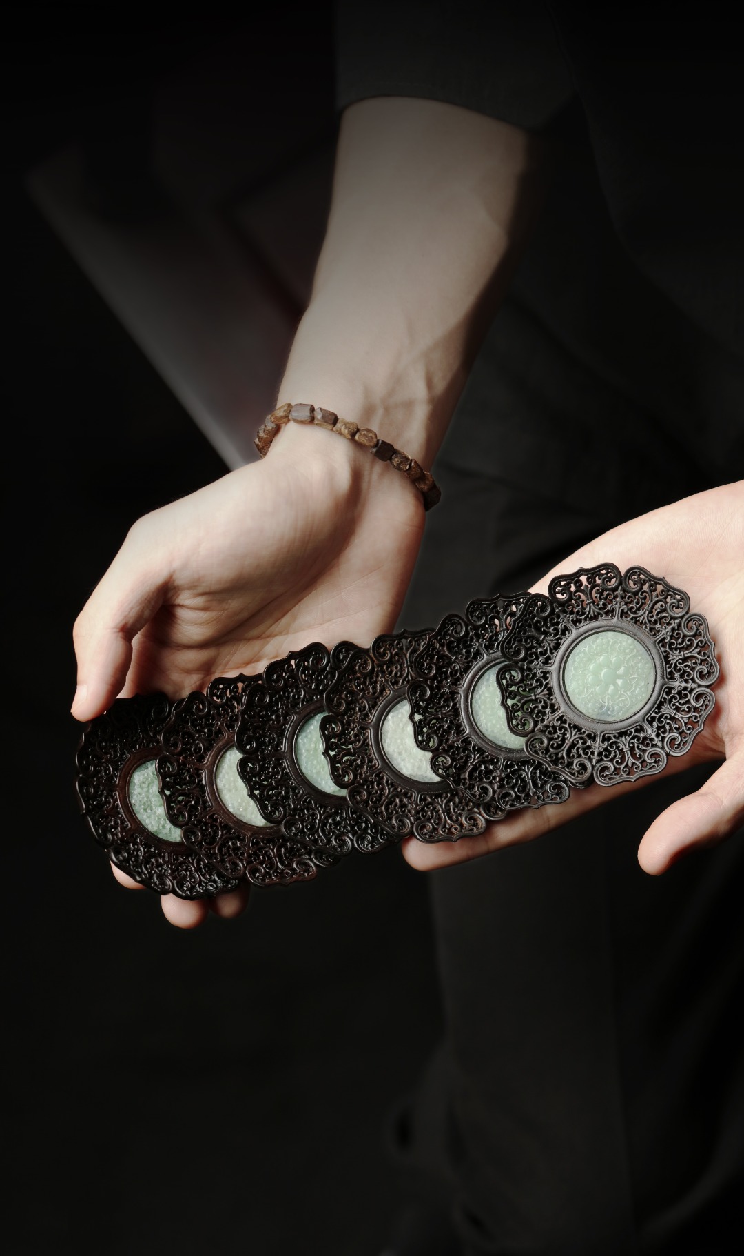 紫光檀x玉石【透雕缠枝莲纹】杯垫 直径7.6cm 厚1.2cm 重22g
