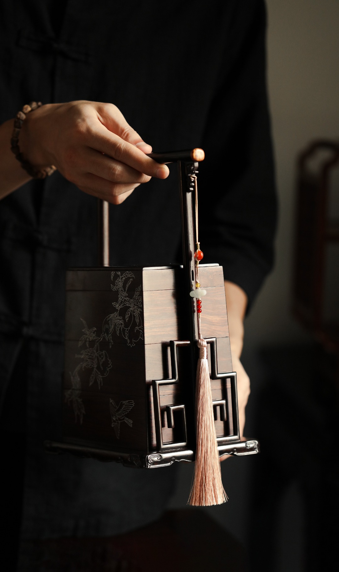 紫光檀『多子多福』 提盒 17.6*14*29cm 重1295g
