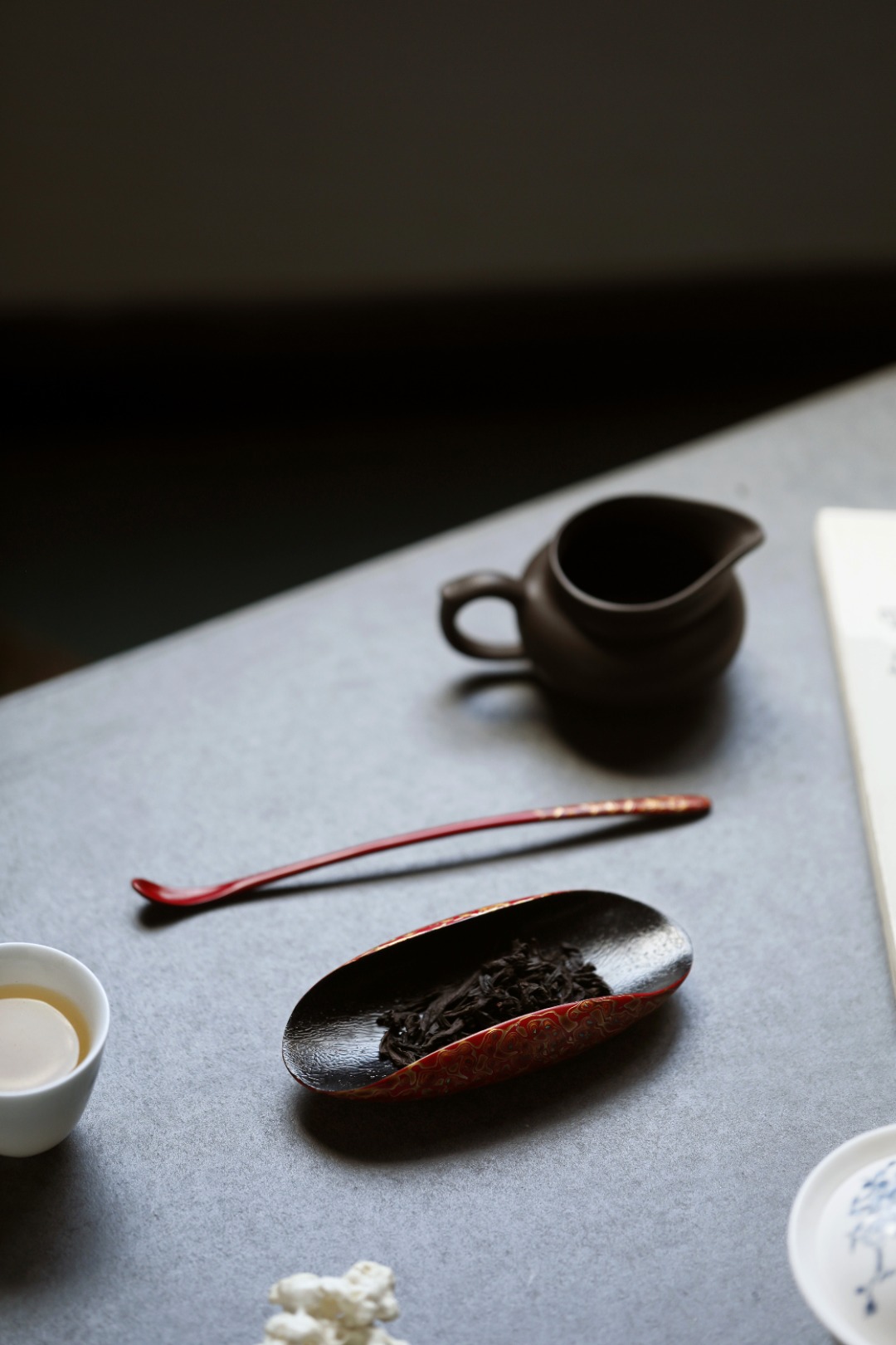 大漆X螺钿【金红】 茶则 茶则：12.8*5.7*2.8cm

茶勺：长18cm 