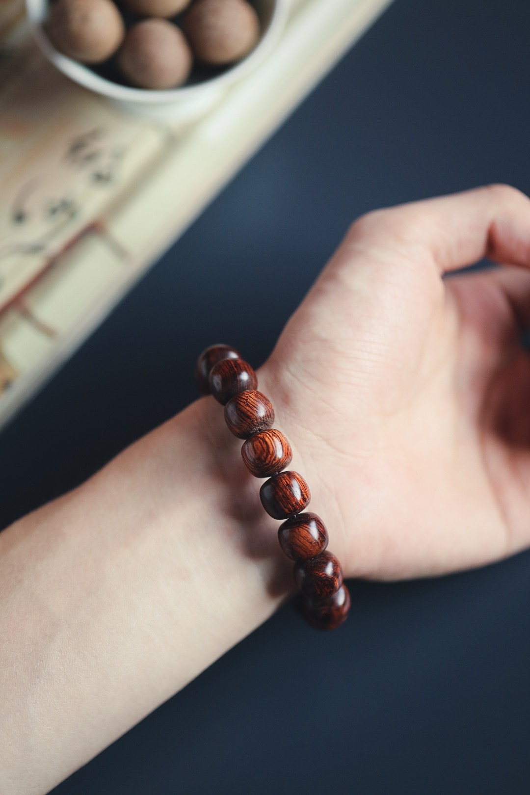 6128 海黄油梨老料12x13mm手串 纹理奇幻 带水波纹 降香味浓郁 重约23g 