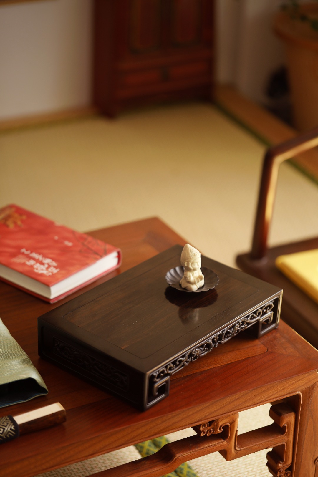 紫光檀【螭龙纹】器座 ​28*18.5*5.8cm  重591g
