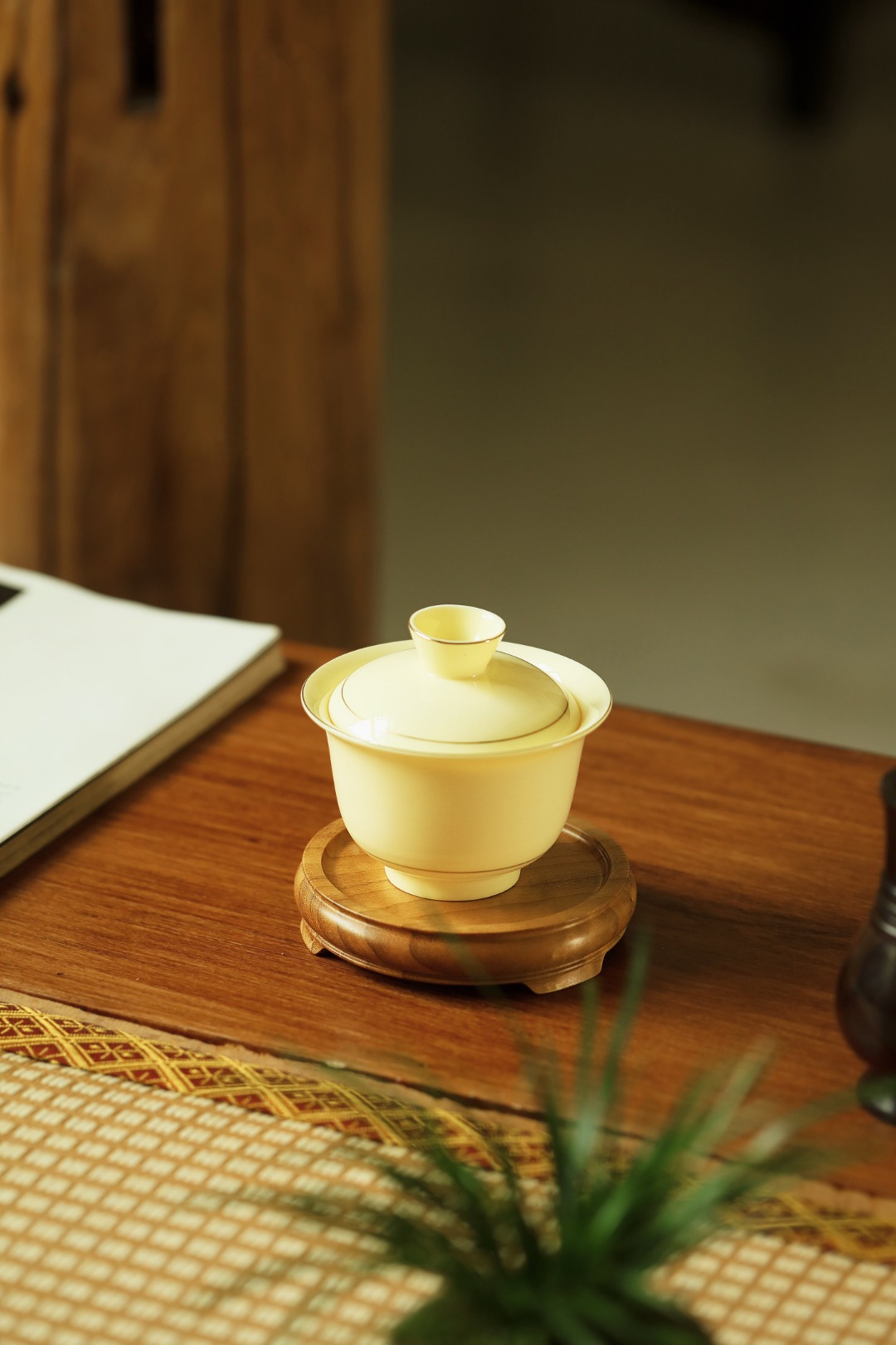 金丝楠 | 壶承/底座 10.9*2.3cm   重82g
