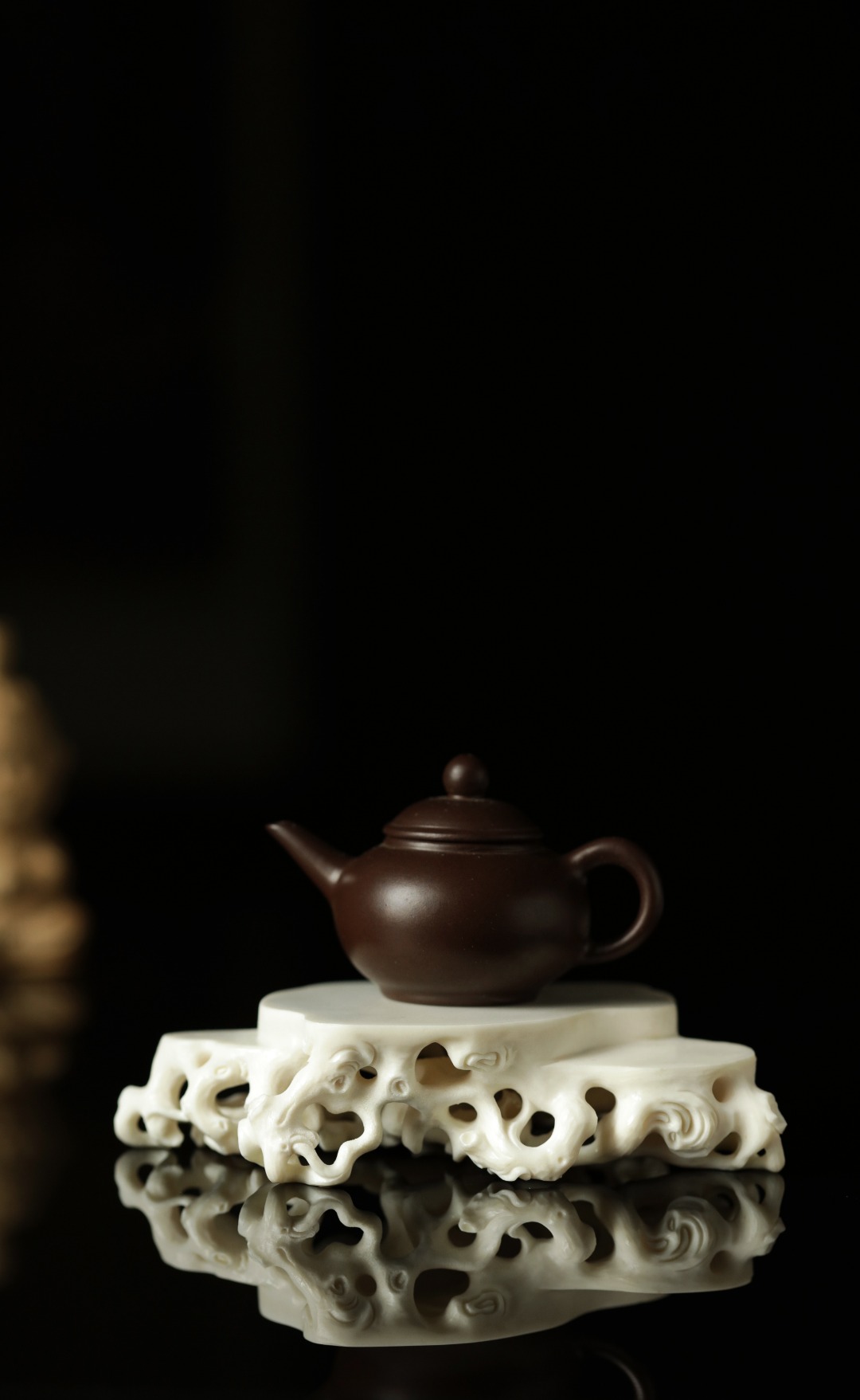 鹿角 | 盘根纹底座 11.9*8.1*3.2cm  重约131.5g
