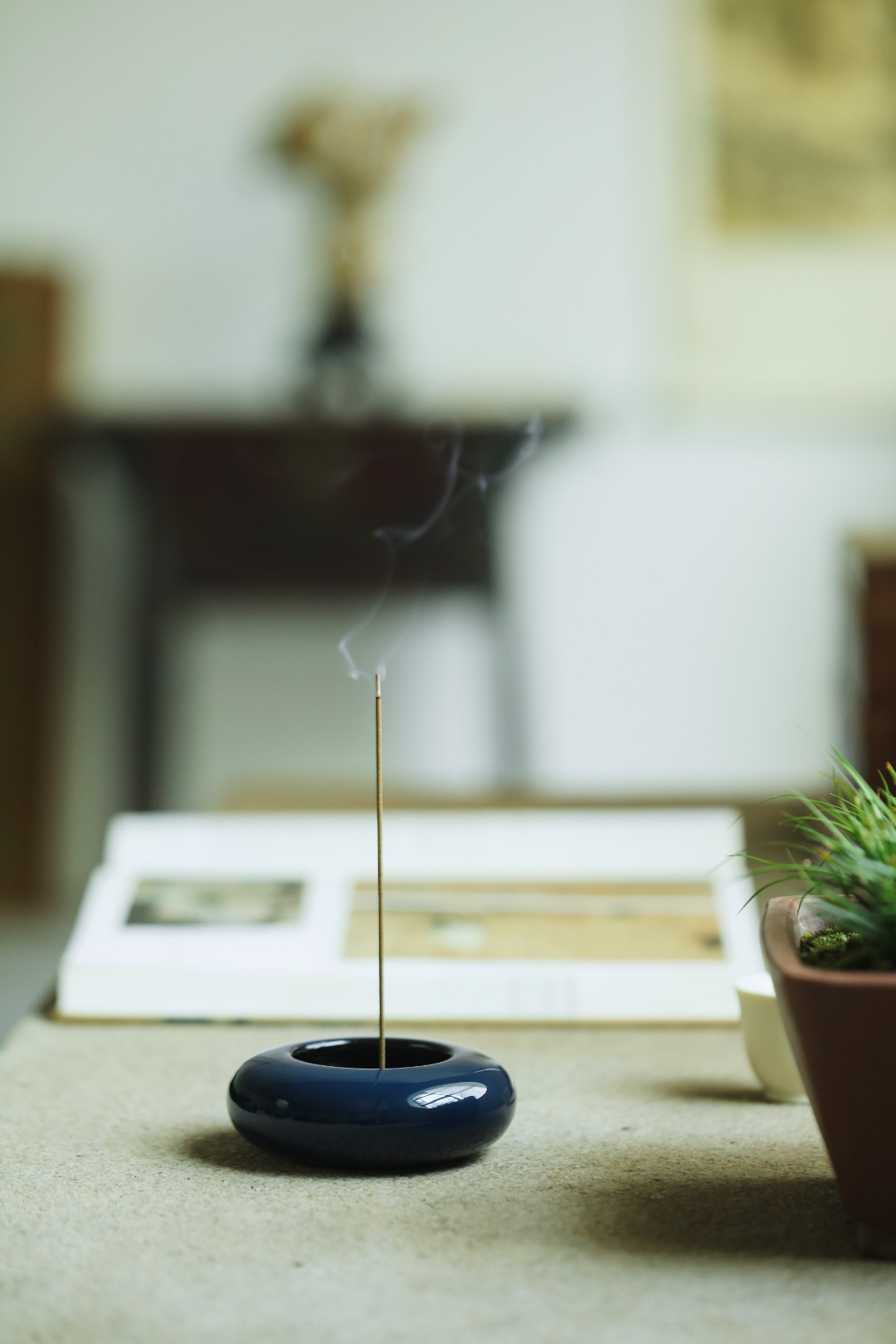 大漆丨蓝·香炉 直径9.9cm  高3.4cm  重166g
