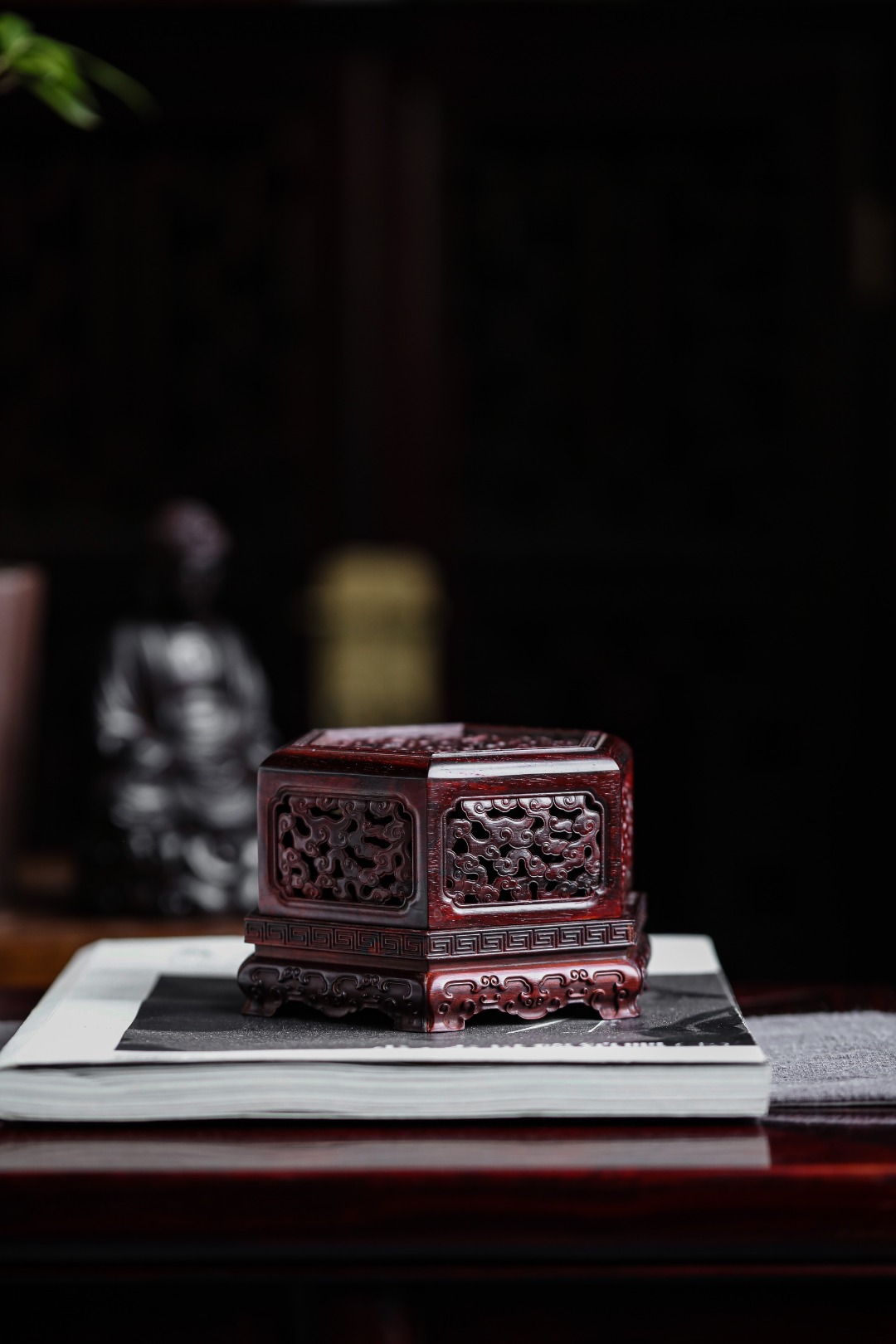 紫檀『六角祥云·盘香炉』12.8cm 高8.2cm 重313g
