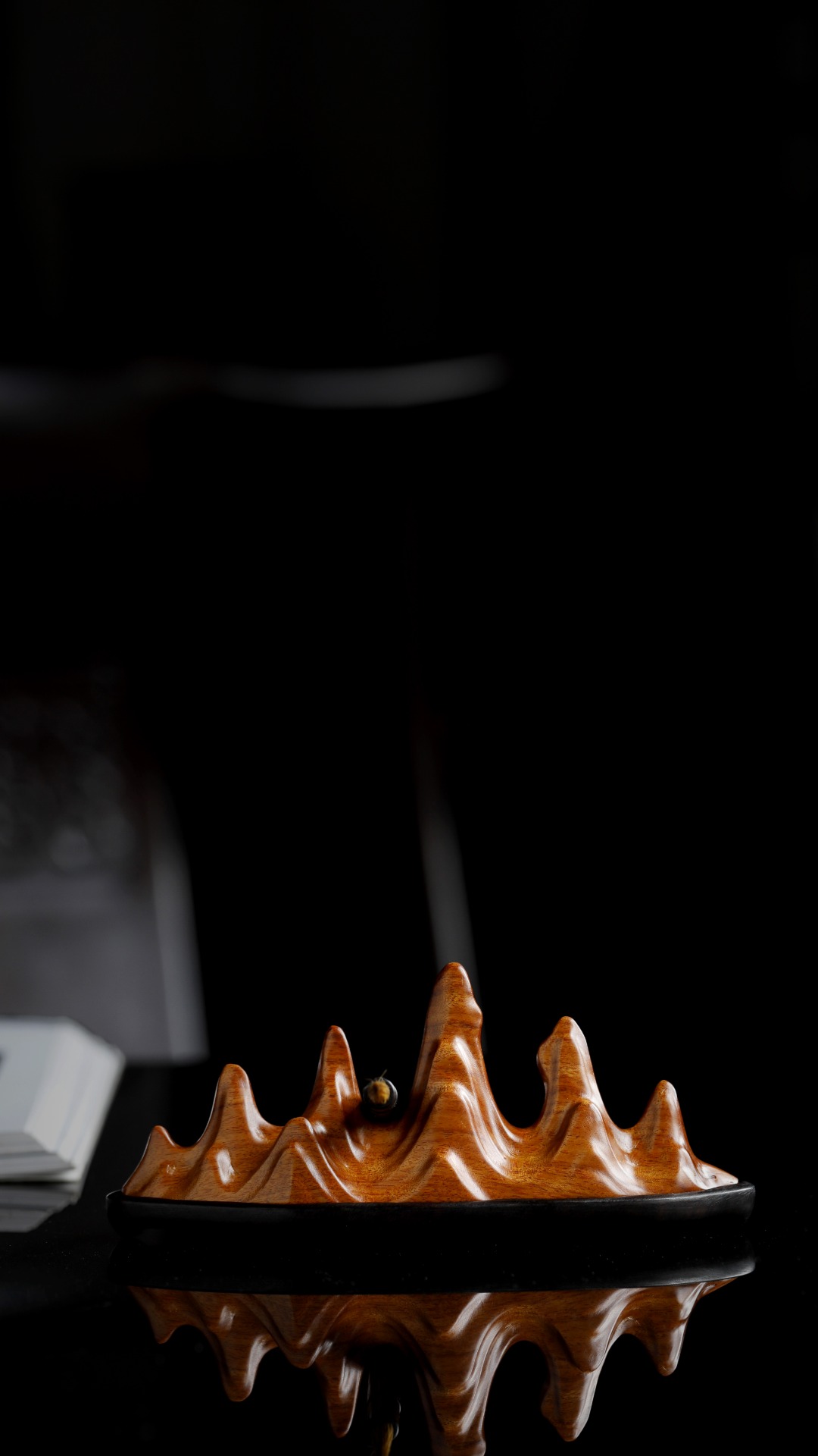 非洲酸枝+紫光檀 笔架 笔架：15*3.6*5.6cm 重80.3g
底座15.8*4.4*1.1cm 重42.4g
