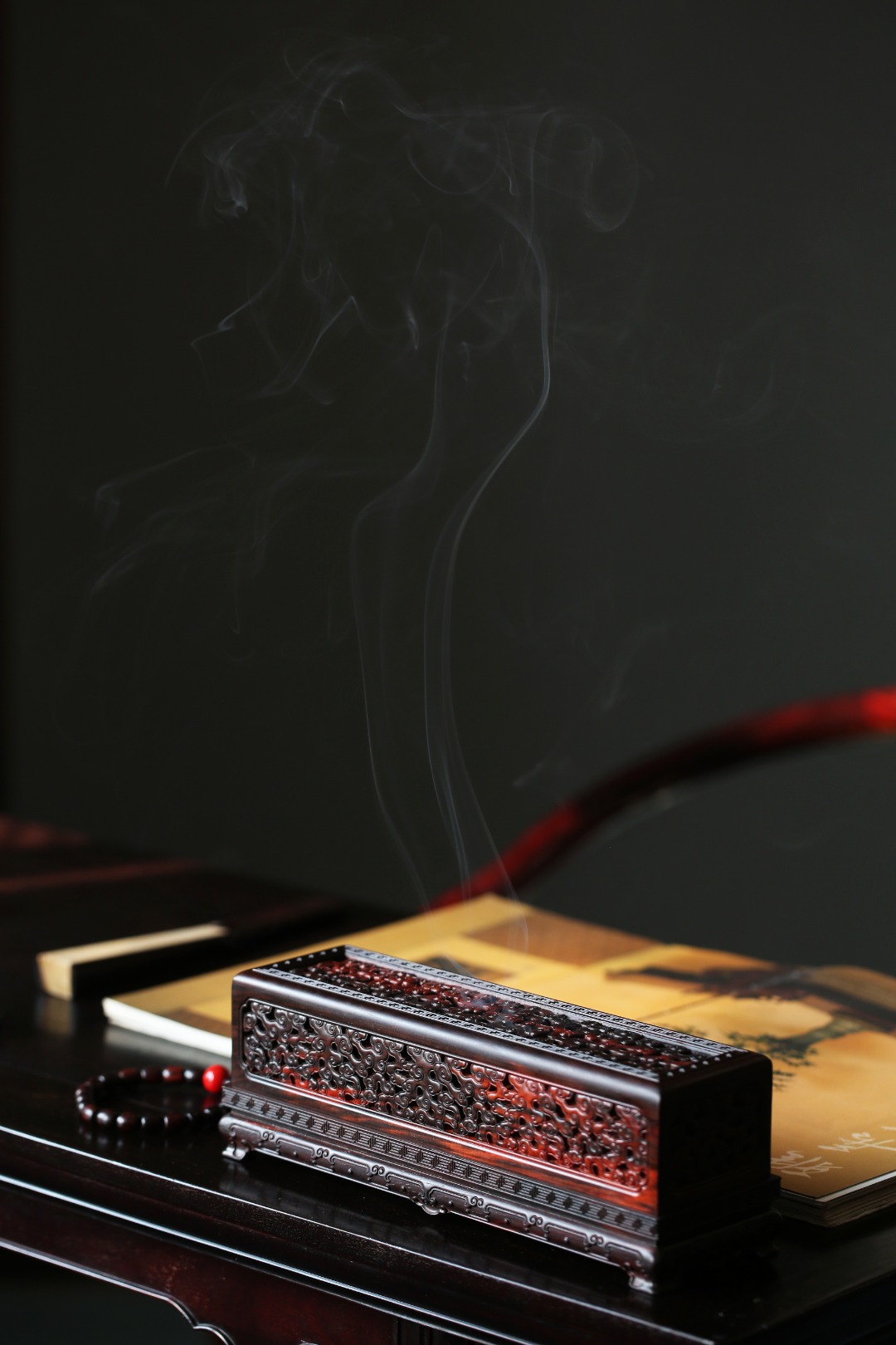 大红酸枝『祥云·卧香炉』23.5*7.5*8cm 重350g
