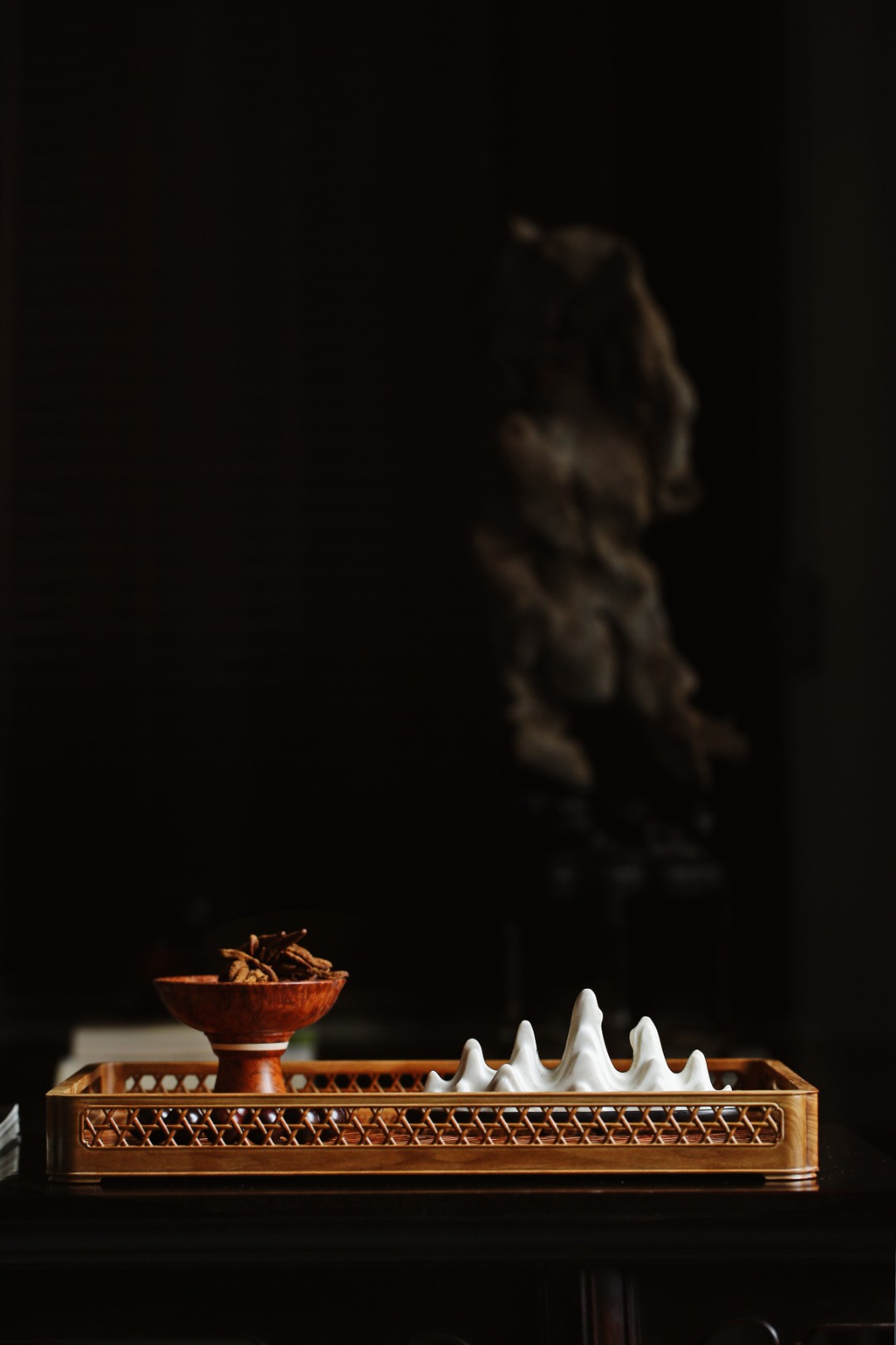 老山檀香【万字锦地纹】承盘 34.3*24.2*3.9cm  重886.3g
