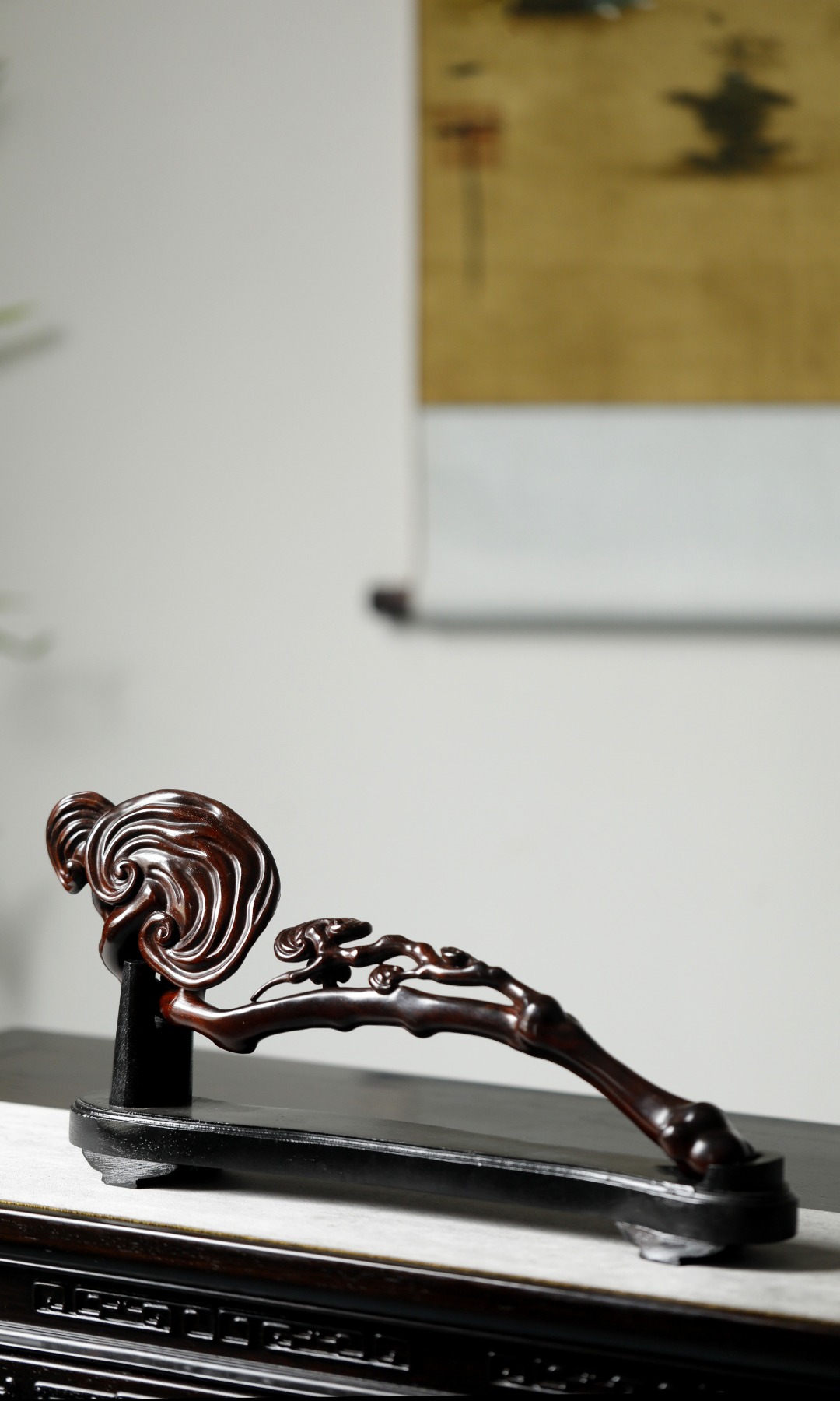 紫檀【灵芝如意】摆件 紫檀：41*6.5*11cm 重385g

底座：41*7*11cm 重784g
